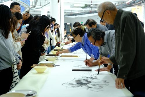 一場文化藝術(shù)與高校的 碰撞 汴梁書畫研究院走進商丘學(xué)院應(yīng)用科技學(xué)院